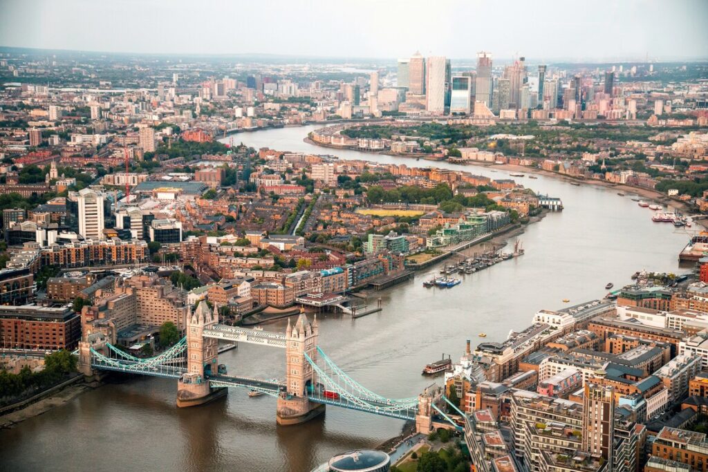 UK Banks Block or Delay 40% of Crypto Exchange Transfers, Survey Finds