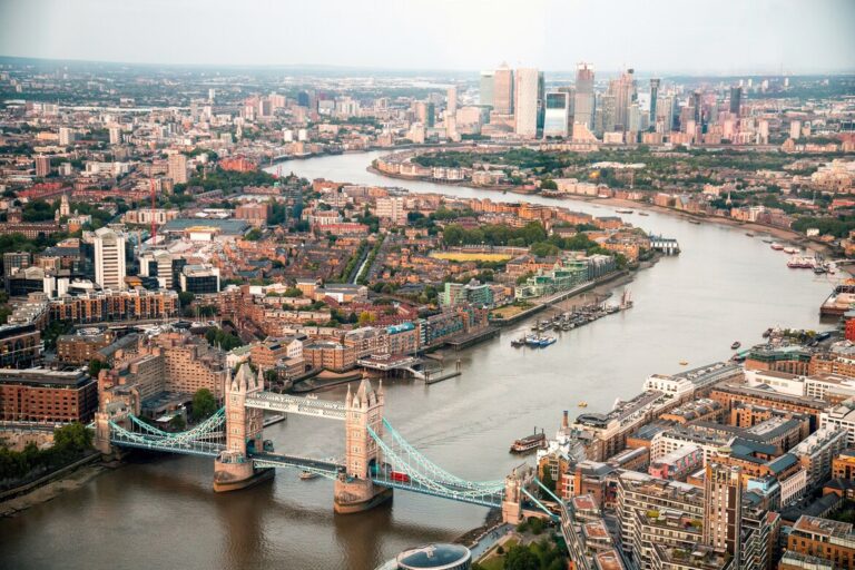 UK Banks Block or Delay 40% of Crypto Exchange Transfers, Survey Finds