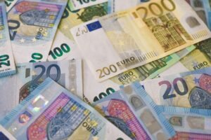 Bundesbank Pushes Euro-Pegged Stablecoins to Counter Dollarization