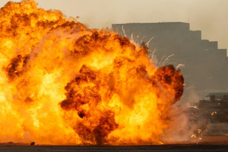 Bloomberg Strategist Reiterates $10,000 Bitcoin Scenario as Analysts Push Back