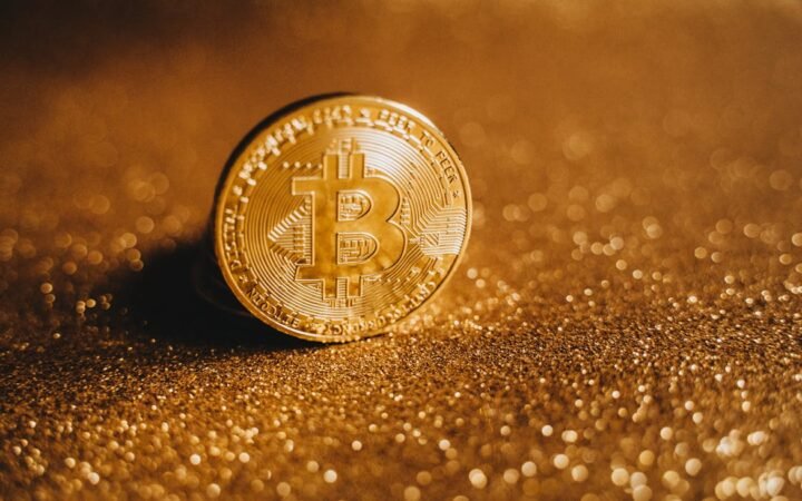 Bitcoin Falls Toward $75K as Fed Nominee Warsh Signals Policy Independence