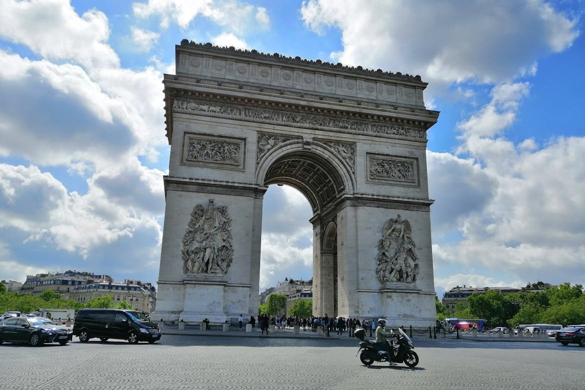 French Minister Urges Banks to Scale Euro Stablecoins and Tokenized Deposits