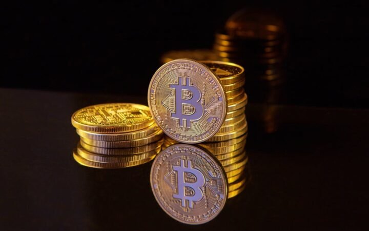 Spot Bitcoin ETFs See $1B Weekly Inflows as Institutional Demand Surges