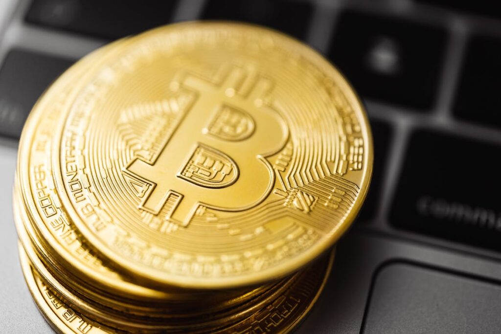 Strategy Stock Outpaces Bitcoin With 25% Surge, Hinting at Possible BTC Bottom