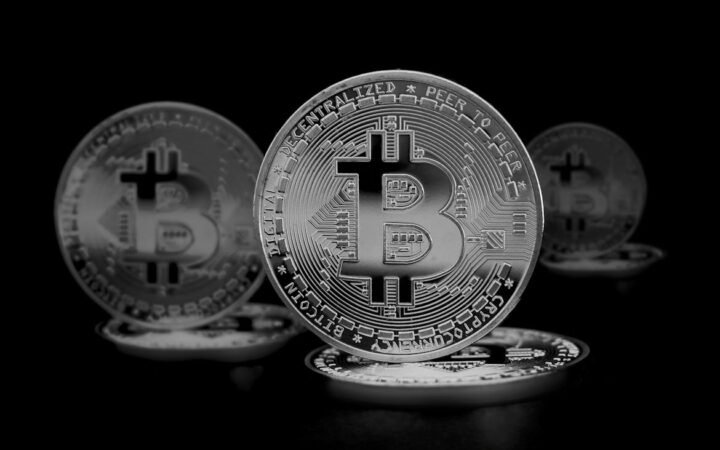 Bitcoin Eyes $100K Milestone as Strategy’s STRC Reclaims Par and Stablecoin Dominance Wanes