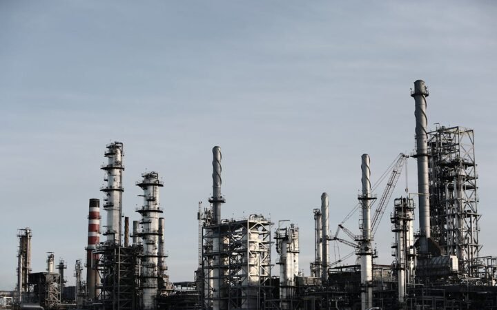 Bitcoin and Nasdaq Futures Rally as Oil Crashes 6% on Iran Peace Hopes