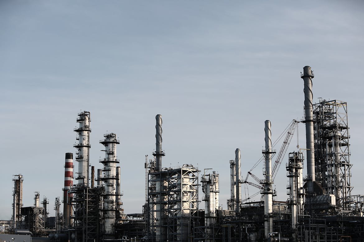 Bitcoin and Nasdaq Futures Rally as Oil Crashes 6% on Iran Peace Hopes
