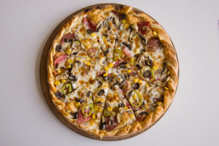 Bitcoin Pizza Day 2026: $770 Million Legacy of $41 Meal