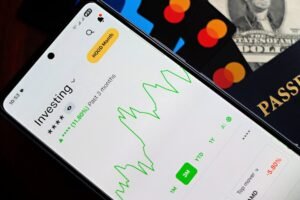 eToro Signals Long-Term Crypto Bullishness as Q1 Derivatives Revenue Plummets