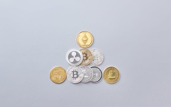 HYPE and ZEC Steal the Show with Double-Digit Rallies as Bitcoin Momentum Stalls at $78K