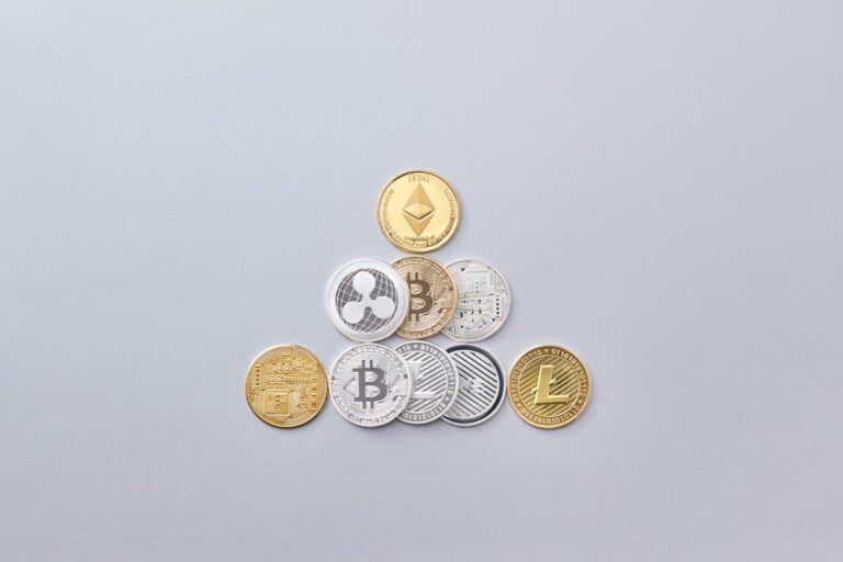 HYPE and ZEC Steal the Show with Double-Digit Rallies as Bitcoin Momentum Stalls at $78K