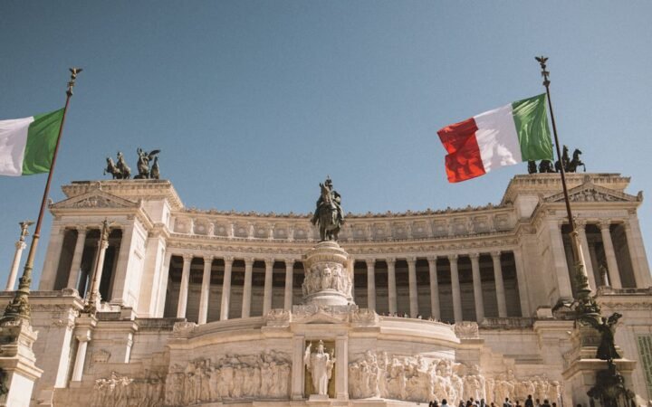 Italy’s Banking Powerhouse Intesa Sanpaolo Doubles Crypto Holdings to $235M in Q1 Pivot
