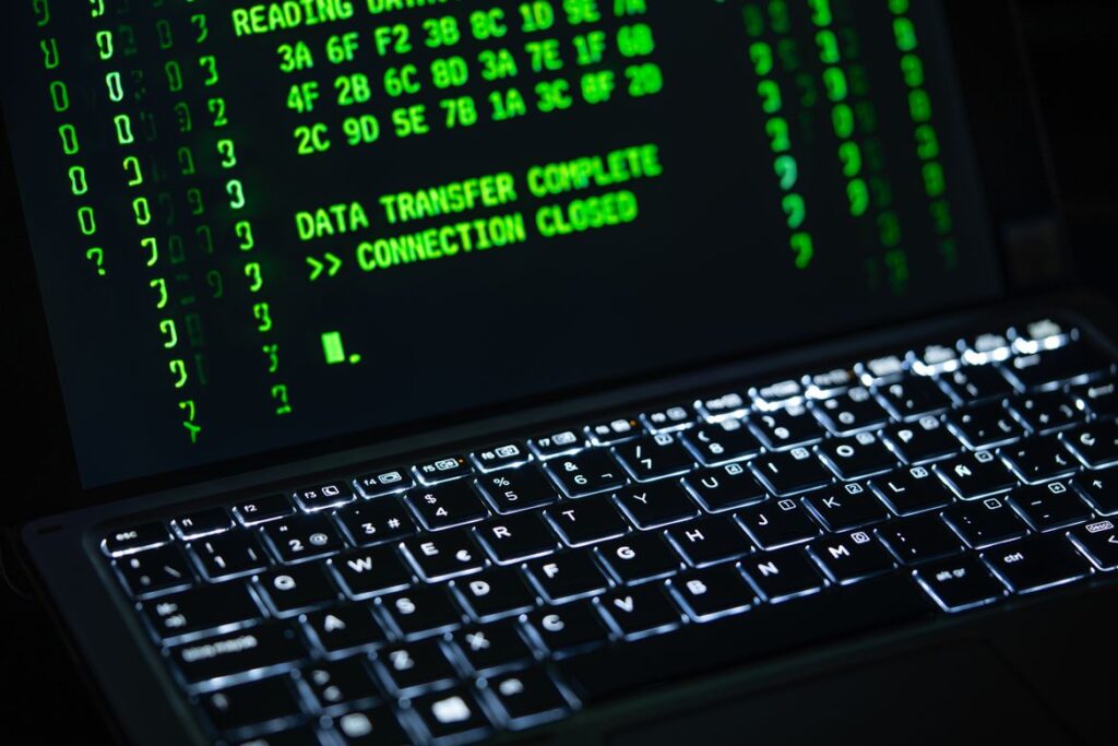 Advanced Crypto Clipper Leverages Tor and Worm-Like Propagation for Persistence