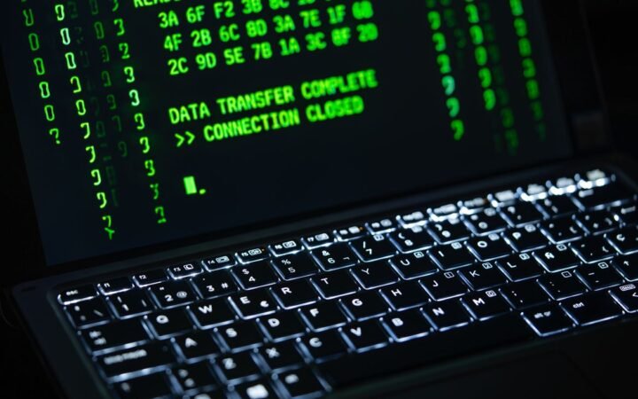 Advanced Crypto Clipper Leverages Tor and Worm-Like Propagation for Persistence