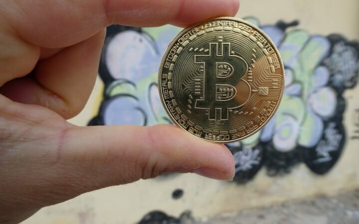 Bitcoin Tanks Below $62,000 as Crypto Market Wipes Out $200 Billion