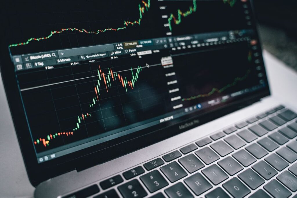 HYPE Slips 22% From All-Time Highs, Will Spot Absorption Spark $100 Rebound?