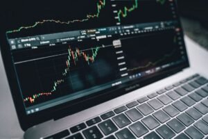 HYPE Slips 22% From All-Time Highs, Will Spot Absorption Spark $100 Rebound?