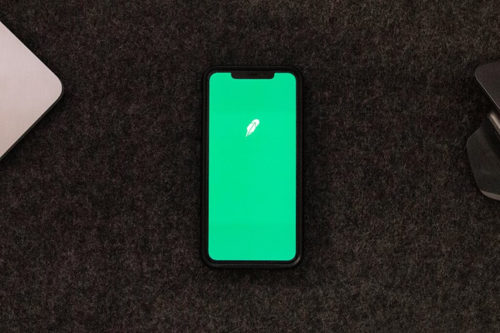 Robinhood Enters Canadian Market with $180 Million WonderFi Acquisition