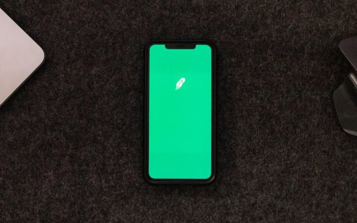Robinhood Enters Canadian Market with $180 Million WonderFi Acquisition