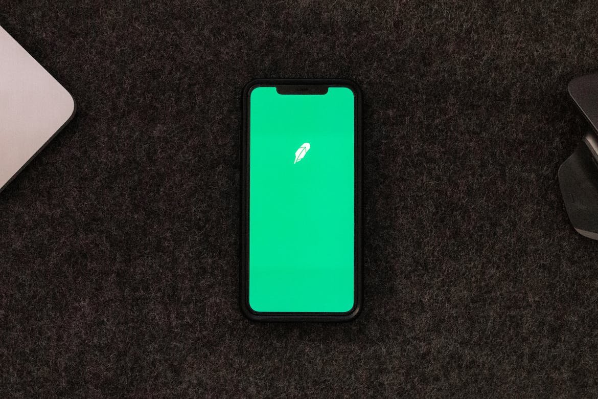 Robinhood Enters Canadian Market with $180 Million WonderFi Acquisition
