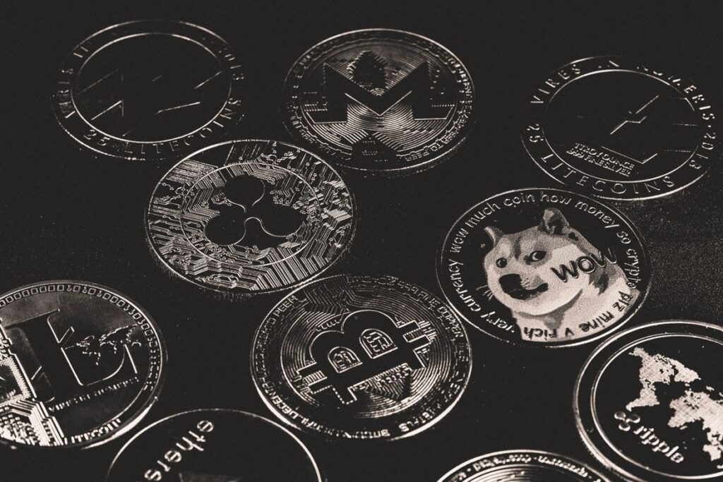 Solana Captures 95% of Tokenized Equity Volume Amid Fierce SOL Bottom Debate