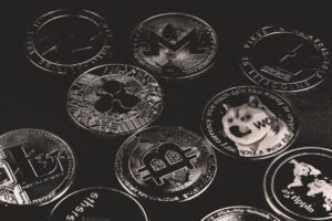 Solana Captures 95% of Tokenized Equity Volume Amid Fierce SOL Bottom Debate