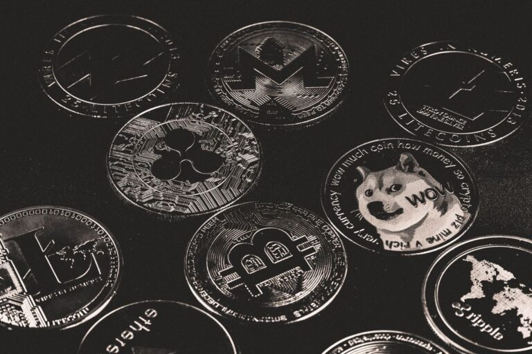 Solana Captures 95% of Tokenized Equity Volume Amid Fierce SOL Bottom Debate