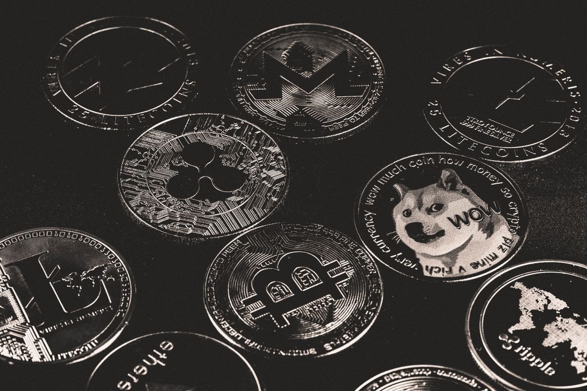 Solana Captures 95% of Tokenized Equity Volume Amid Fierce SOL Bottom Debate