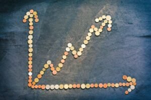 Standard Chartered Initiates Uniswap Coverage: Forecasts 40x Surge for UNI Token by 2030