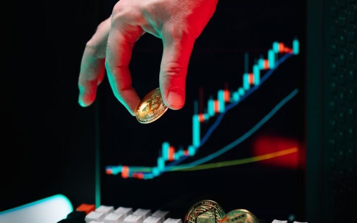 Bitcoin Grinds Toward $62K as Macro Shift Triggers $281M in Liquidations