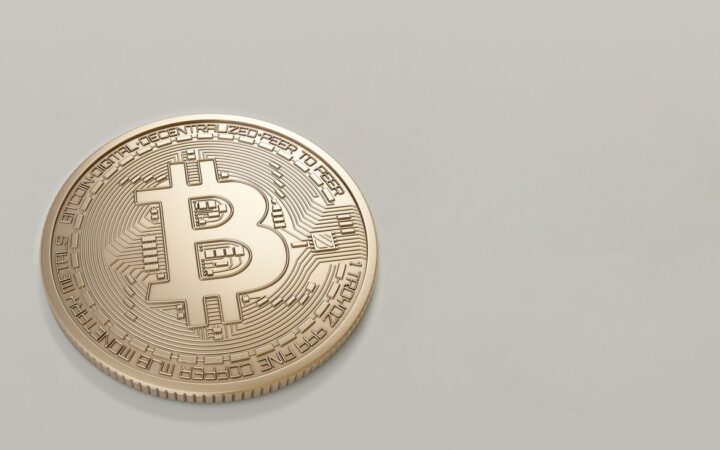Bitcoin Price Holds Near $63K as HYPE and LINK Lead Altcoin Market Rally