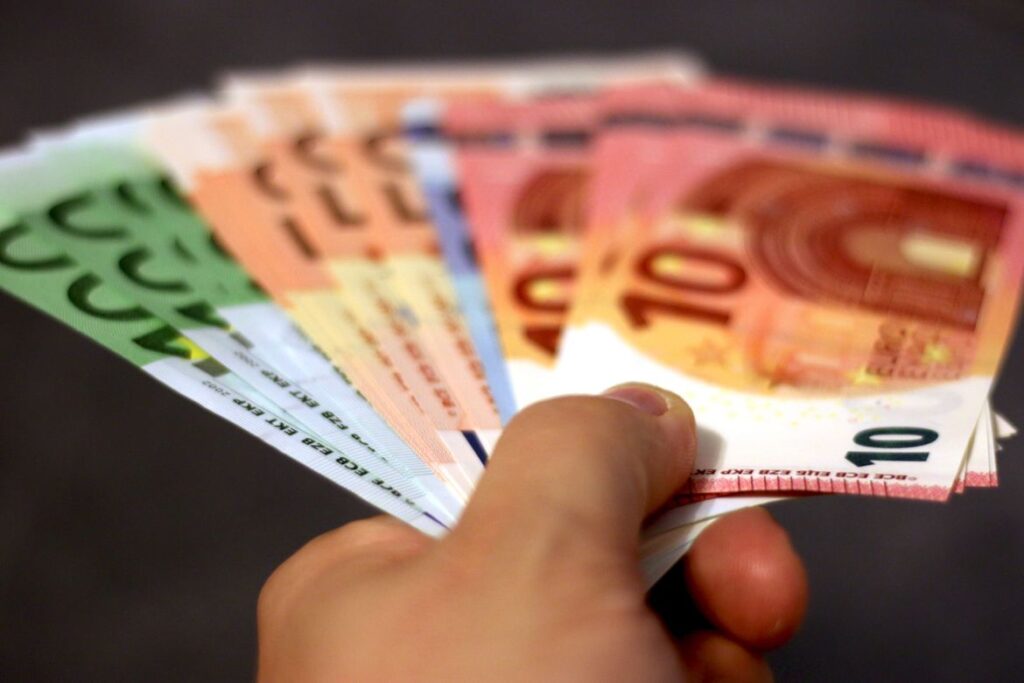 Revolut Begins EURR Rollout as ECB Outlines Digital Euro Privacy Protections