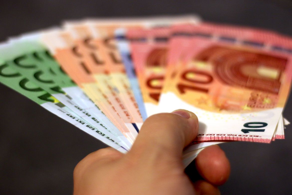 Revolut Begins EURR Rollout as ECB Outlines Digital Euro Privacy Protections