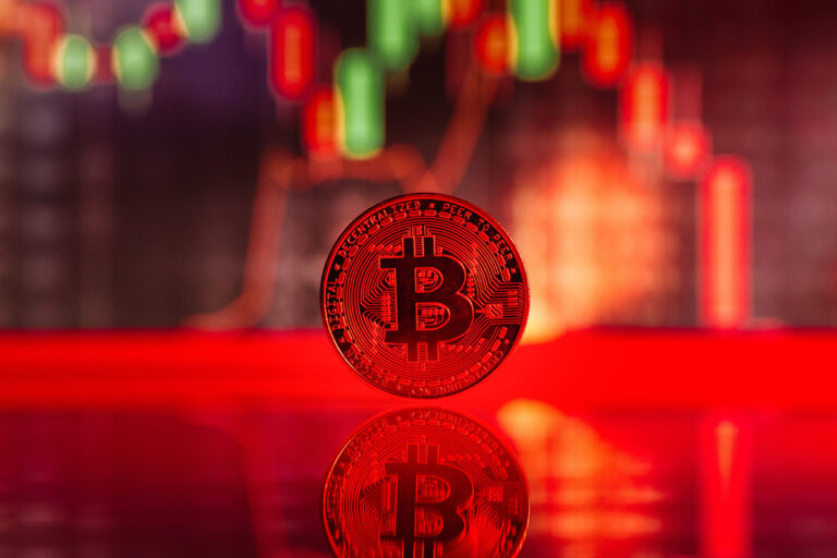 Bitcoin Recovers After Drop Below $81,000 as Liquidations Top $800M