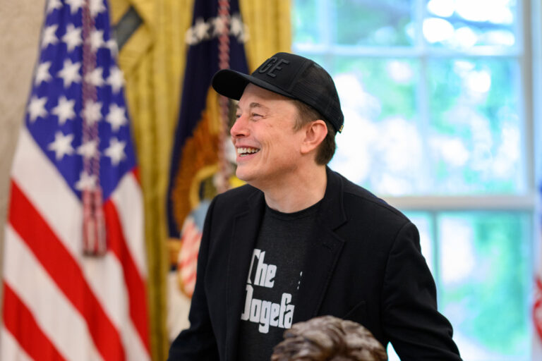 CZ Tells Musk to Stop Trolling Binance, Cites $1B SpaceX Stake