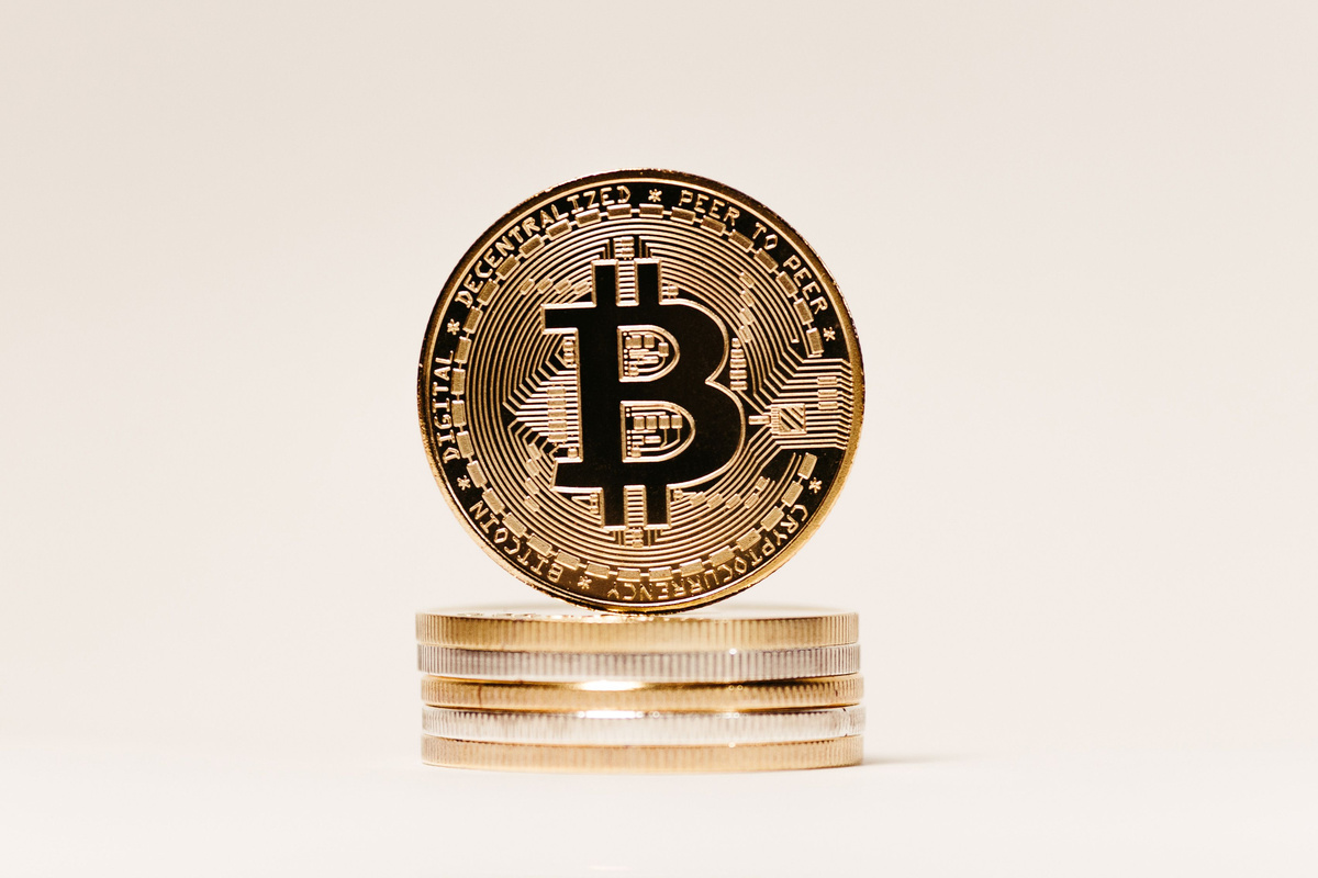 Three Dormant Bitcoin Addresses Move 828 BTC, Stirring Quantum Speculation