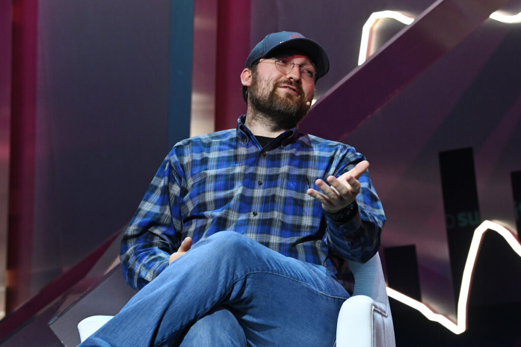 Charles Hoskinson Challenges Vitalik Buterin’s AI Cryptography Warning