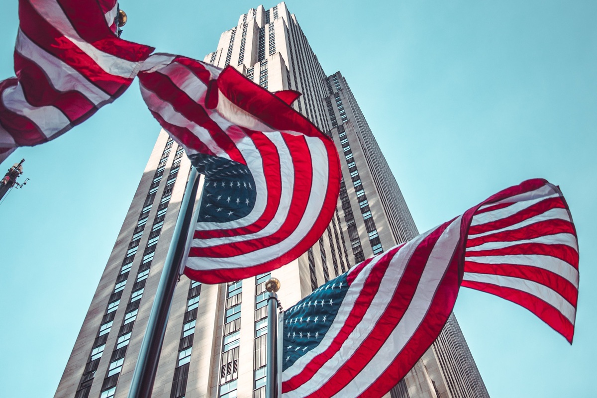 US Banking Regulator Urges Small Banks to Enter Stablecoin Market